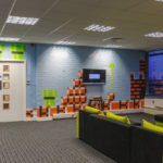 Livello Super Mari Bros. ricreato con i Post-it