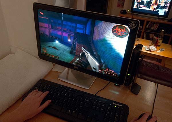 Gaming su BlueStacks, schermo PC, monitor LCD