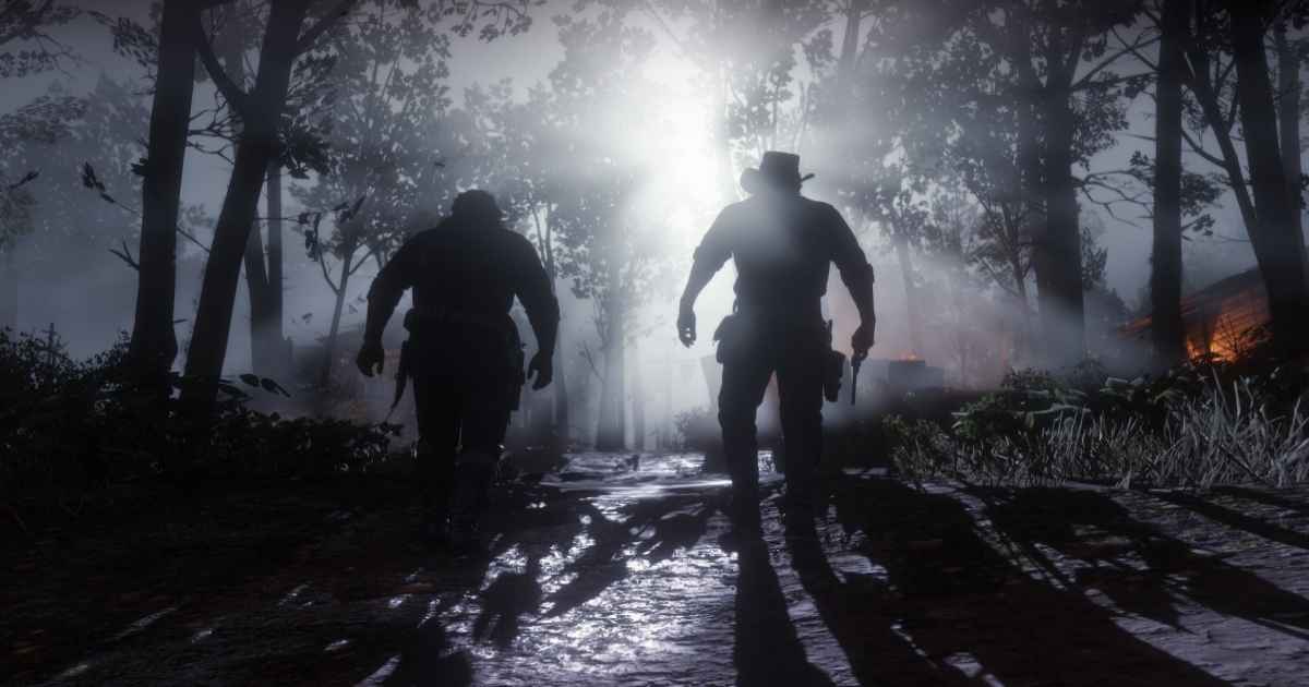 Screenshot che ritrae Arthur Morgan e Charles Smith camminare al chiaro di luna in Red Dead Redemption 2