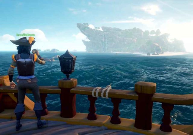 Screenshot che ritrae un giocatore a bordo della sua nave ammirare l'oceano e le sue isole