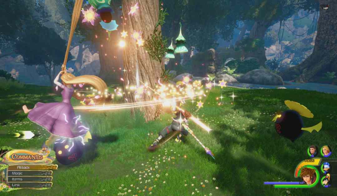 Screenshot di un combattimento in Kingdom Hearts 3 che prende piede nel Regno di Corona