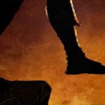 Kratos si getta dalla rupe