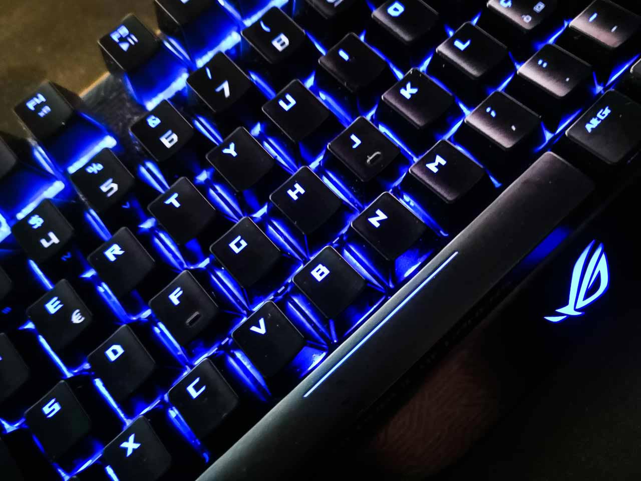 asus rog claymore rgb tasti