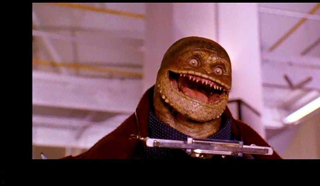 Fotografia tratta dal film di Super Mario (1993) che ritrae un Goomba