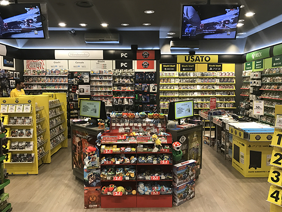 Game Stop interno