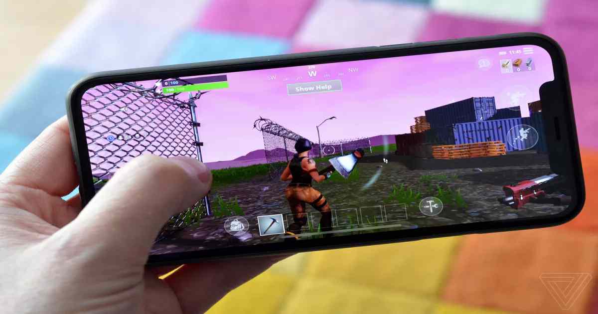 Fotografia di uno smartphone con Fortnite