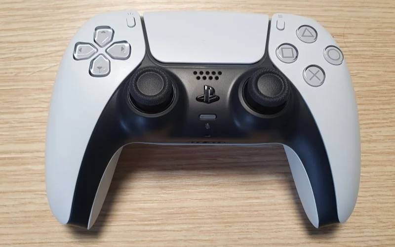 PS5, PlayStation 5, DualSense, DualSense PlayStation 5 non funziona su PlayStation 4, DualSense funziona su PlayStation 3, DualSense Nintendo Switch