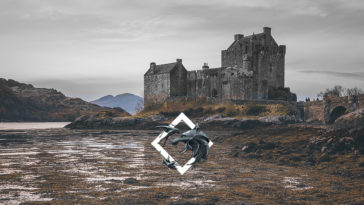 Il simbolo di the witcher racchiuso da un rombo bianco con sfondo un castello in inghilterra in umore cupo e grigio