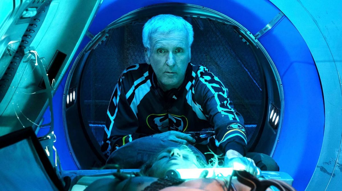 James Cameron all'interno del set di Avatar: La via dell'acqua