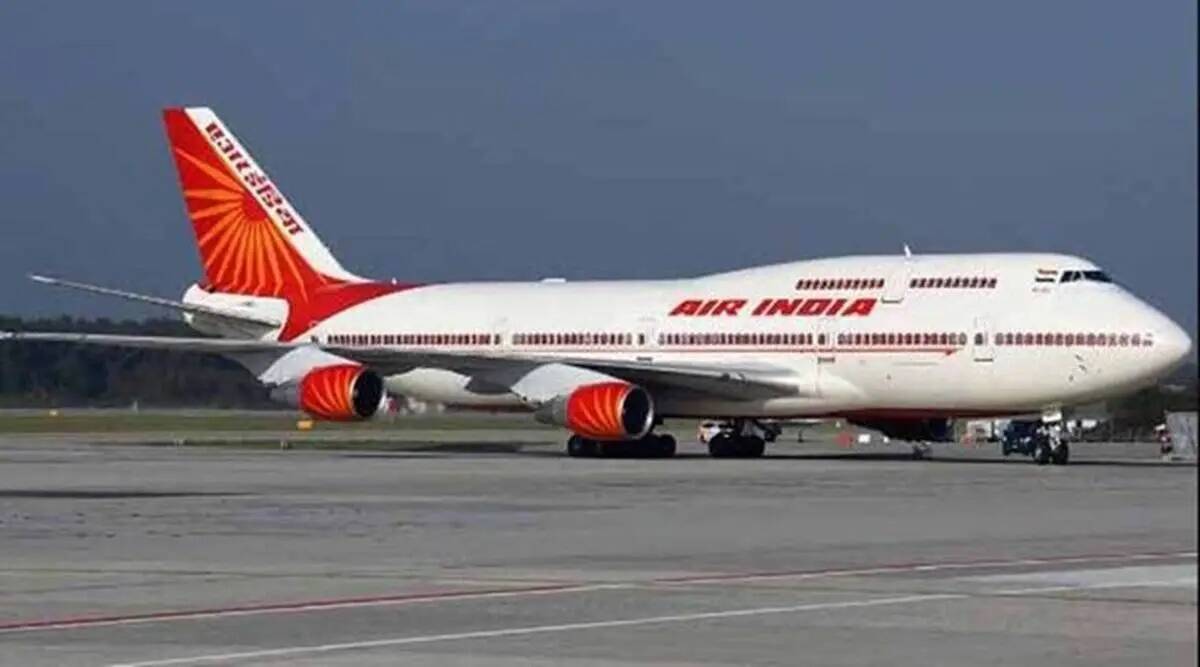 Aereo Air India fermo in aeroporto