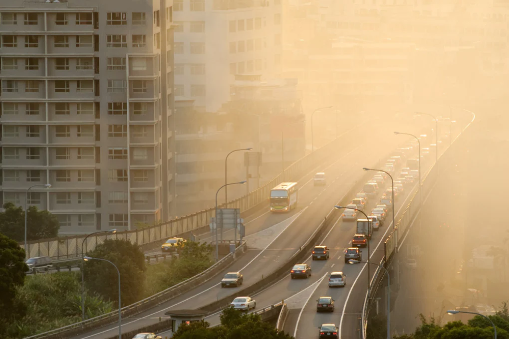 Foto che mostra l'inquinamento atmosferico