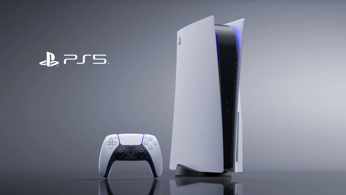 Immagine promozionale di una PS5 posizionata in verticale