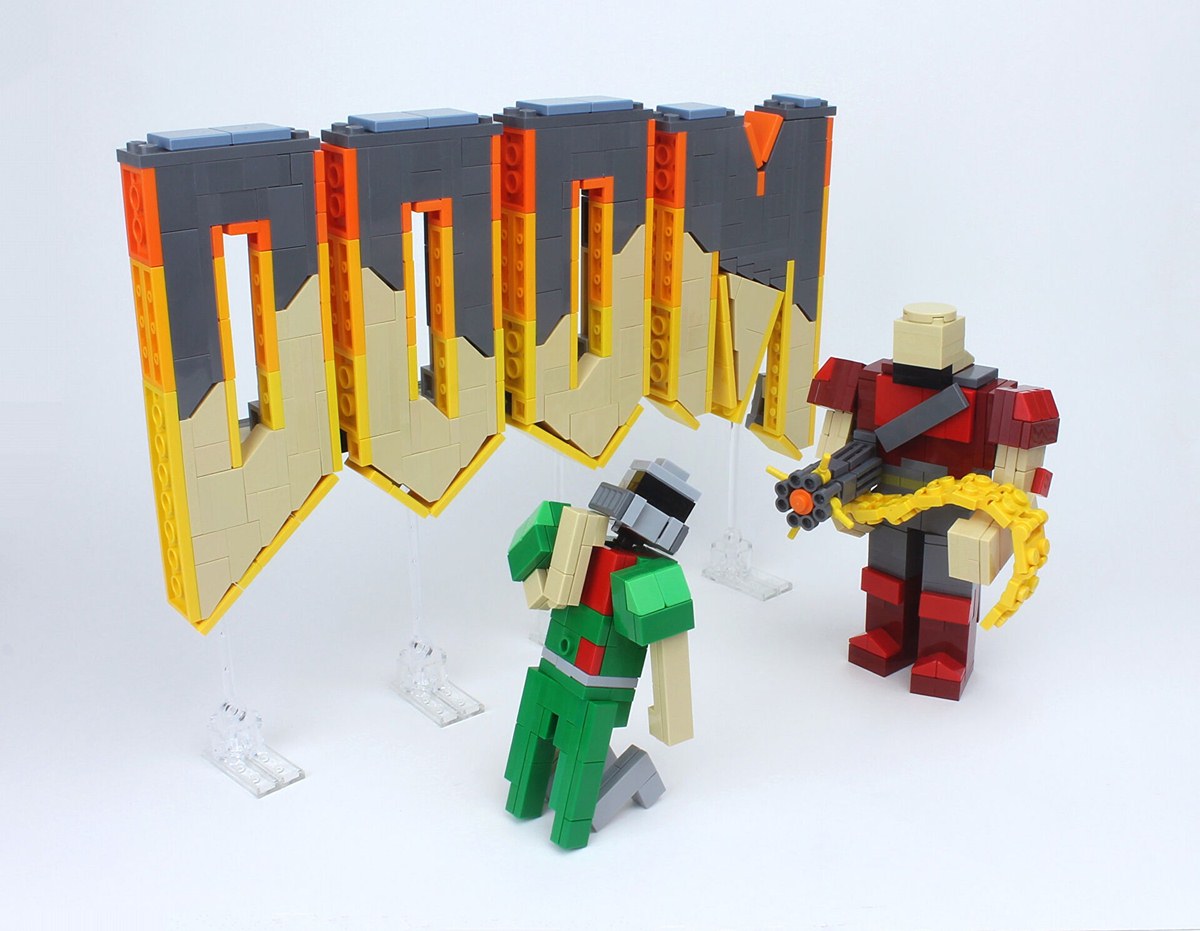 Logo di Doom e alcuni personaggi del gioco interamente realizzati con dei LEGO.