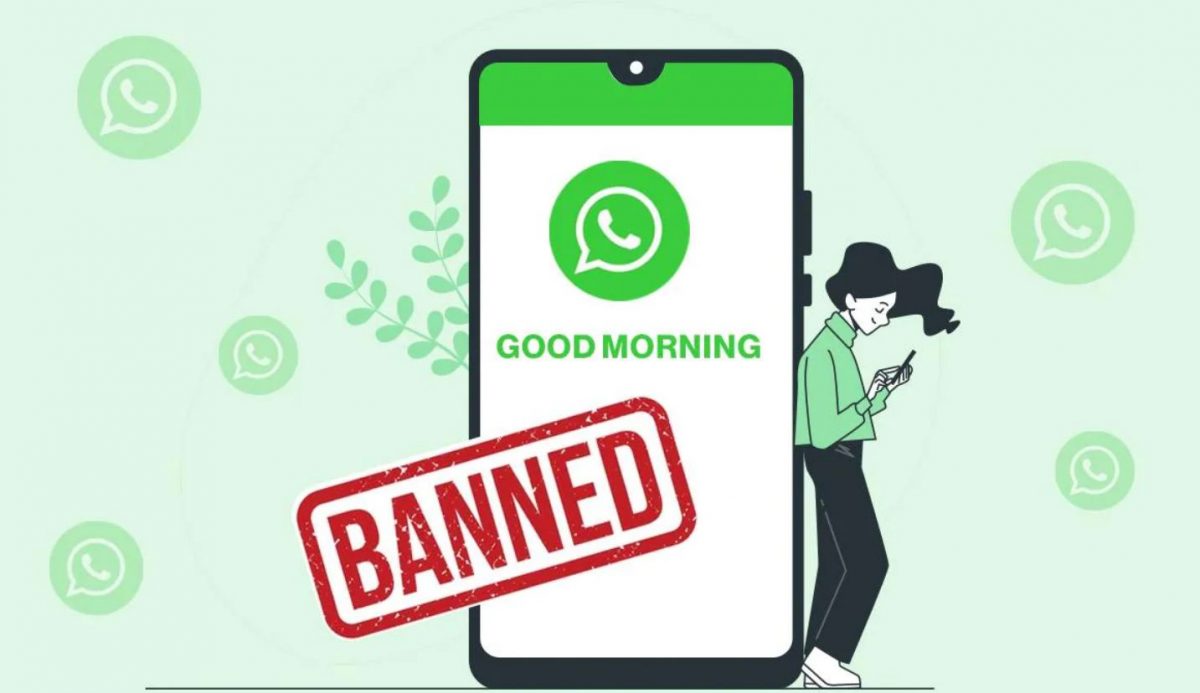 Disegno di una ragazza che utilizzauno smartphone appoggiata su un gigante smartphone dove sullo schermo c'è il logo di Whatsapp e la scritta 