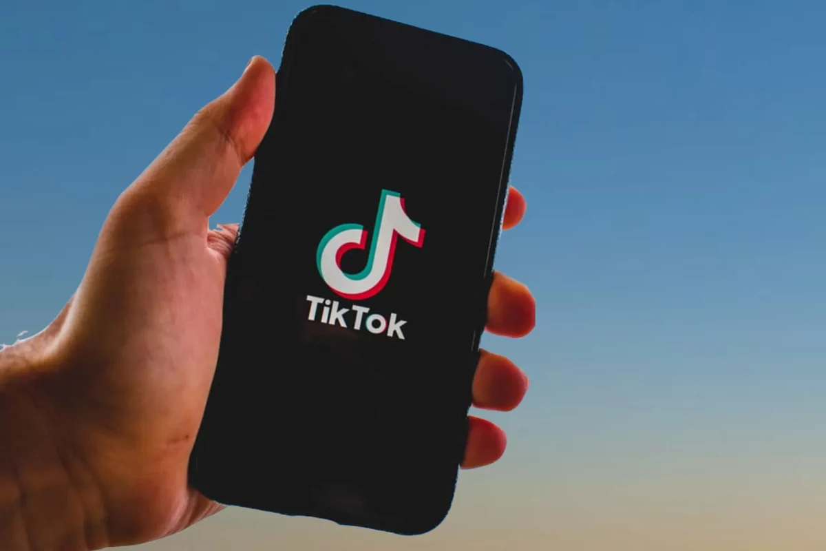Telefono con TikTok