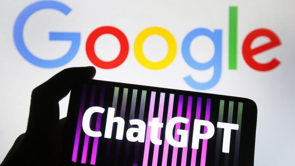 Logo di Google vicino al logo di ChatGPT