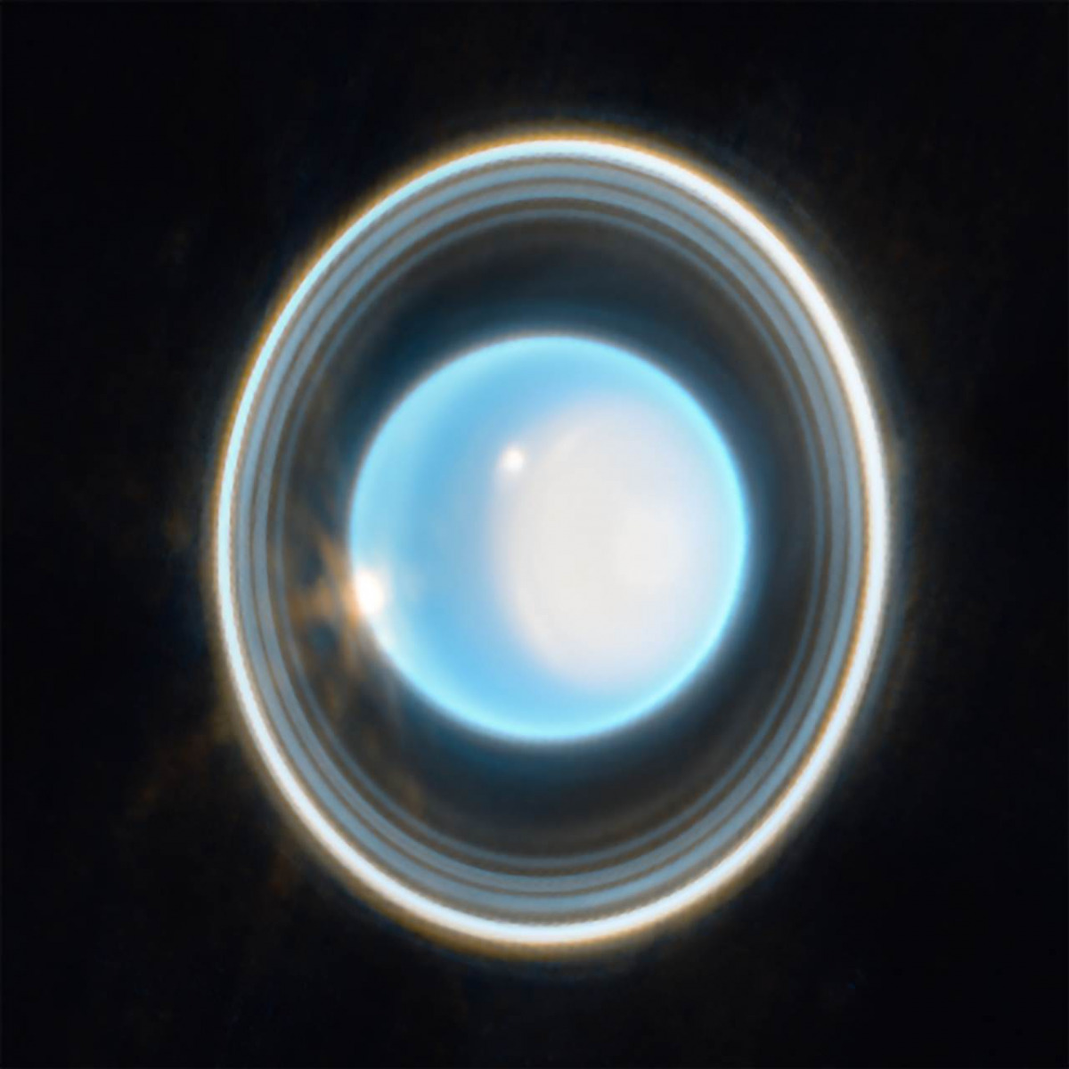 Urano visto da vicino, circondato dagli anelli