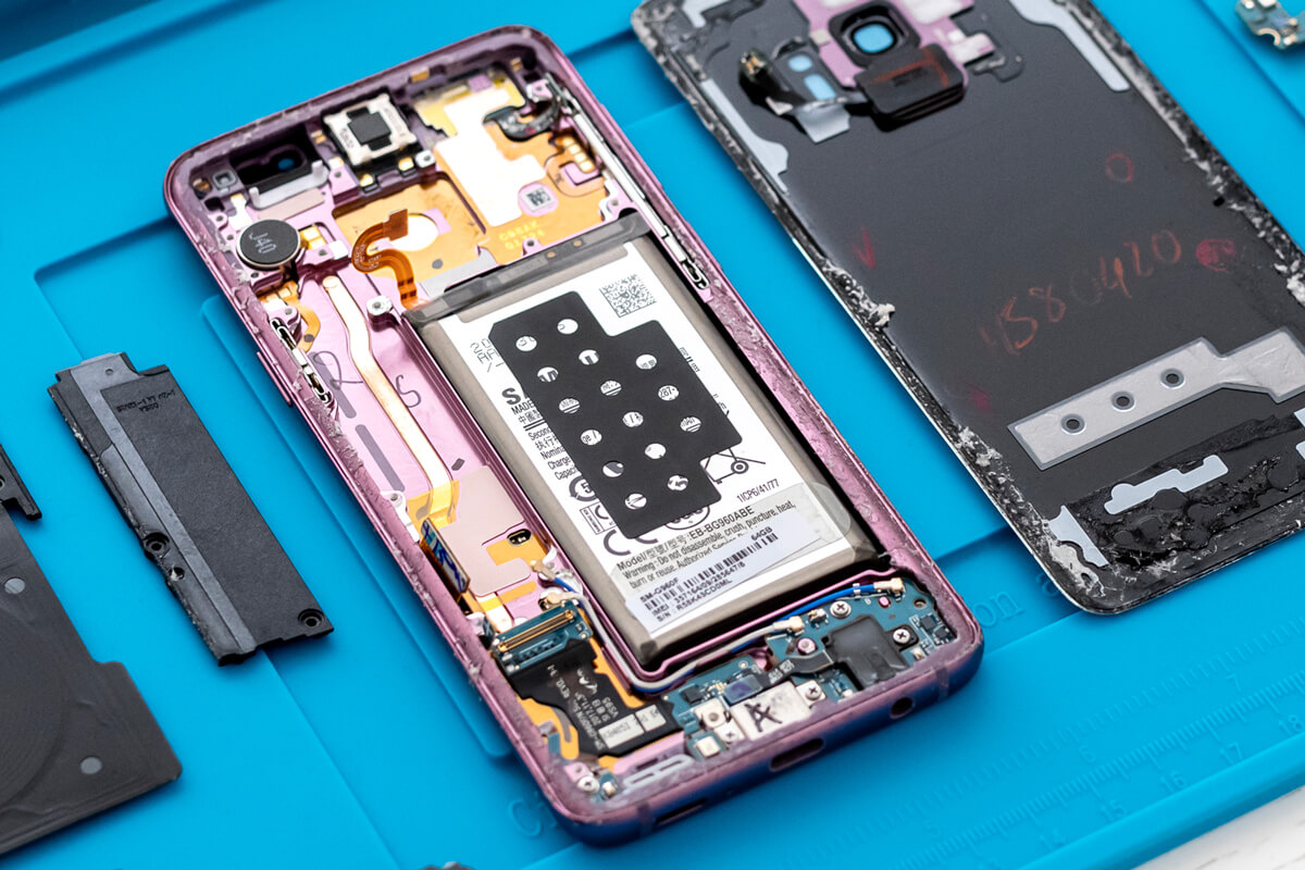 Removable battery in smartphones.  Dream or reality?