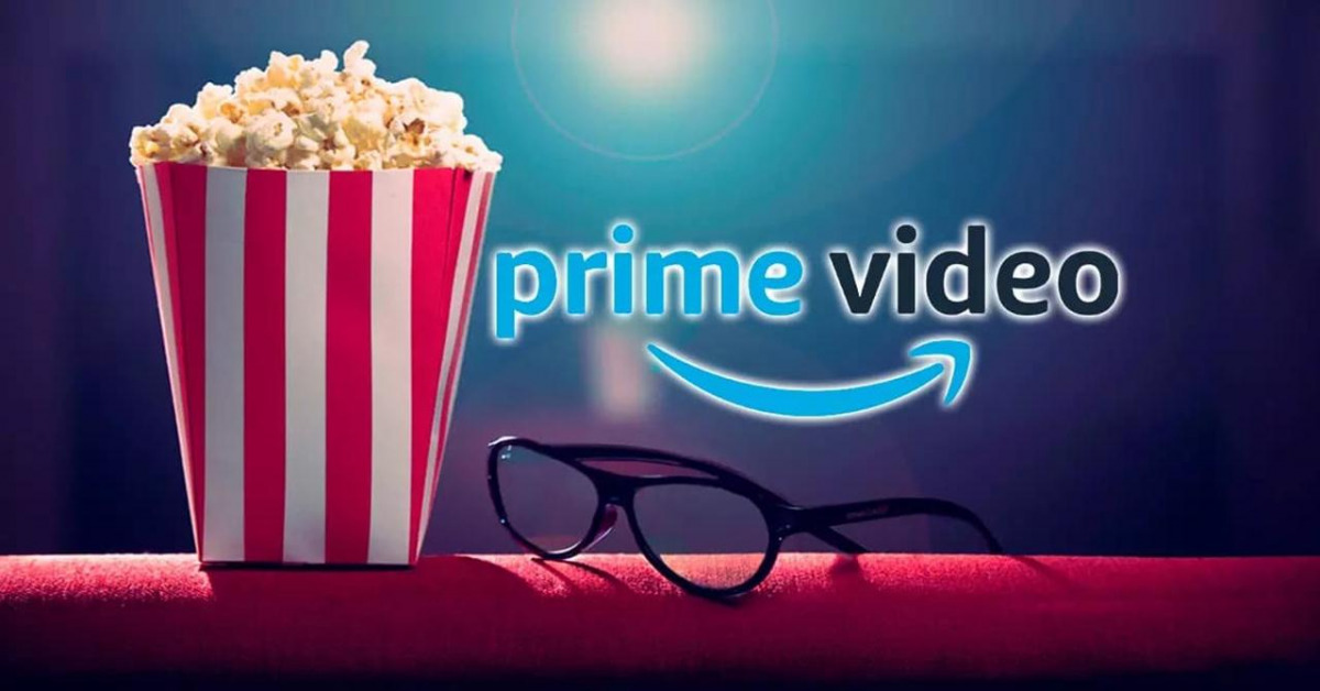 Logo Prime Video accompagnato da occhiali e pop corn