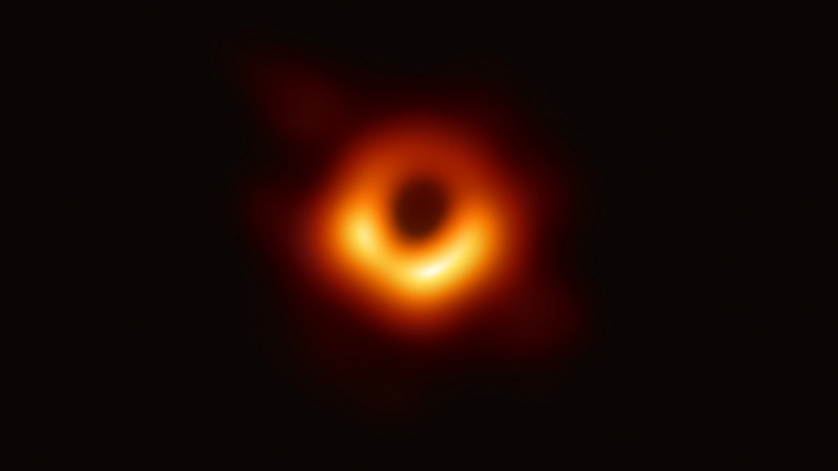 Prima foto del buco nero