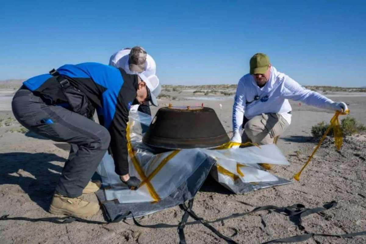 Gli scienziati della NASA recuperano la capsula
