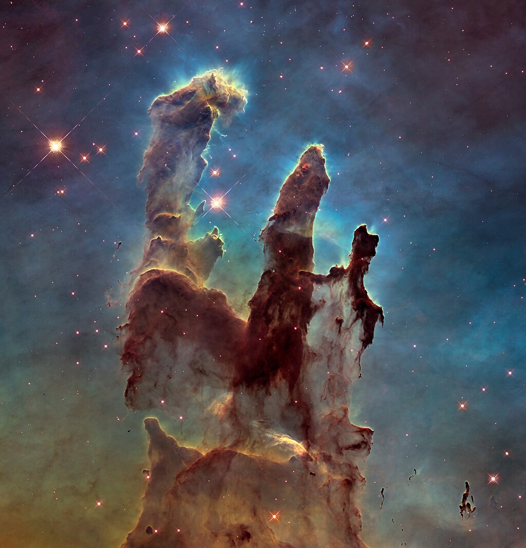 I Pilastri della Creazione, una delle fotografie più celebri di hubble, immortala la anscita di stelle nella Nebulosa dell'Aquila.