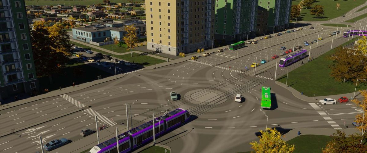 Grande incrocio con rotonda dove passano auto, pullman e tram in Cities: Skylines II