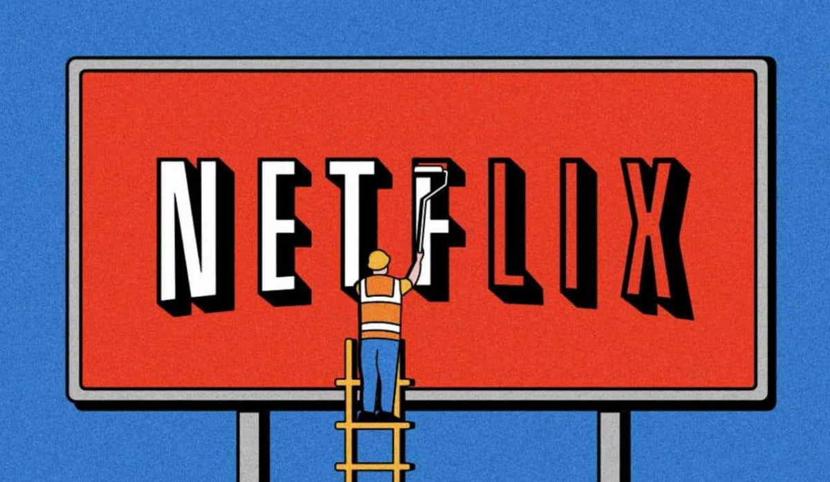Un operaio dipinge il logo Netflix