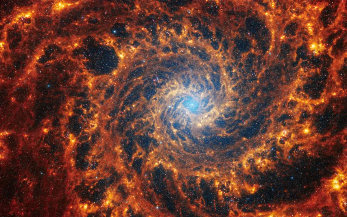 La galassia a spirale NGC 628 fotografata da James Webb