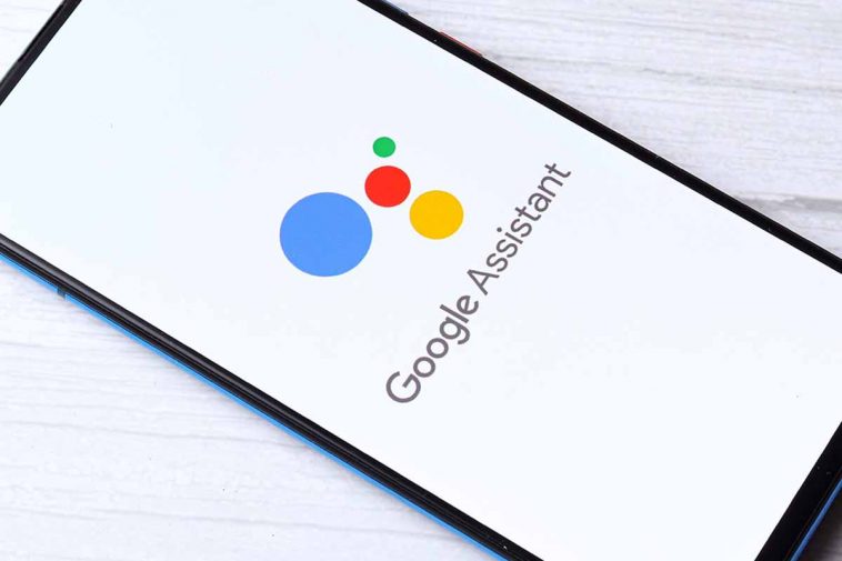 logo di google assistant sul cellulare