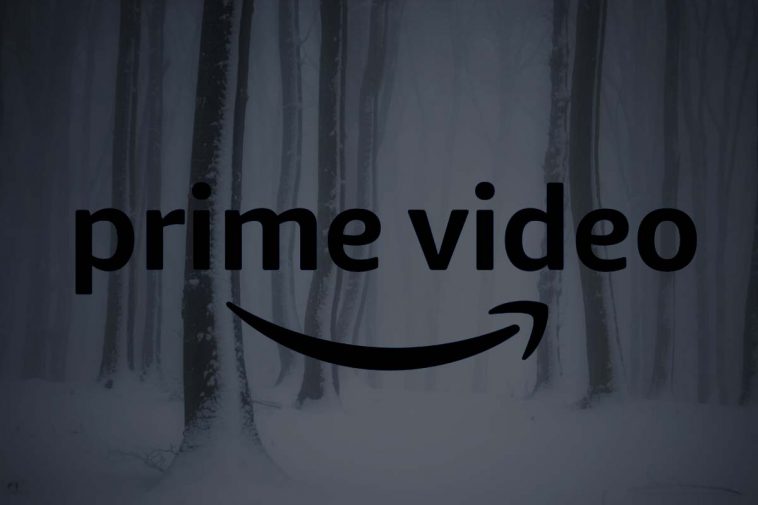prime video logo oscuro negli alberi