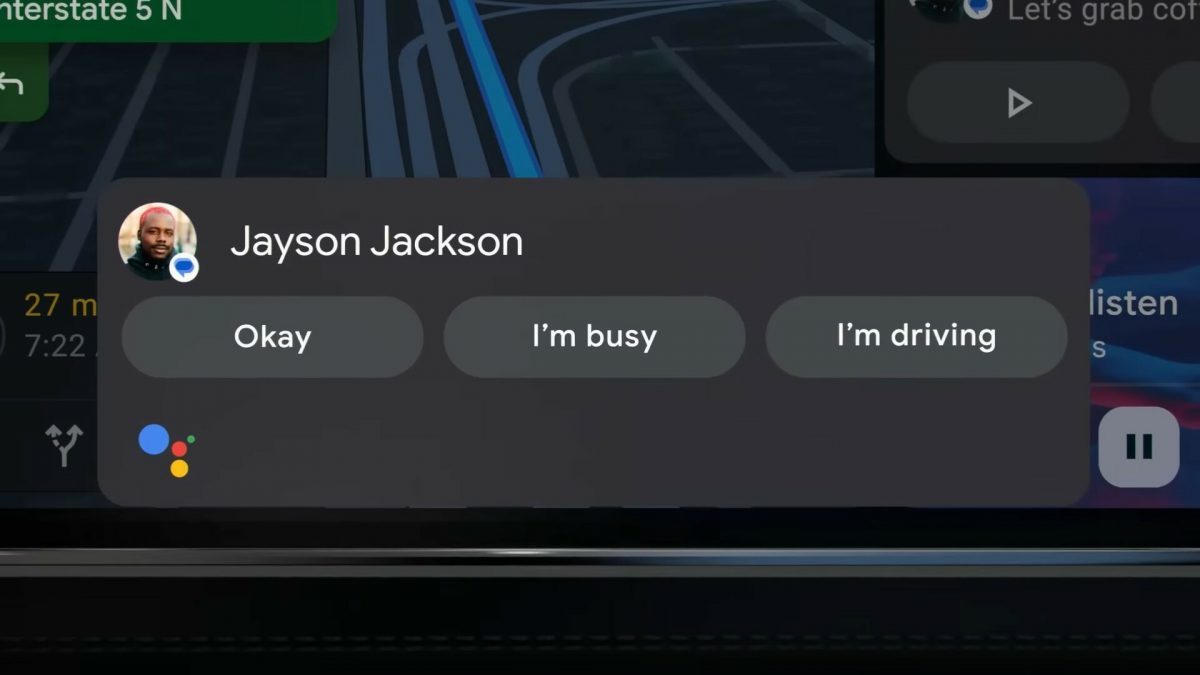 Smart Reply permette di rispondere ai messaggi in sicurezza quando si guida