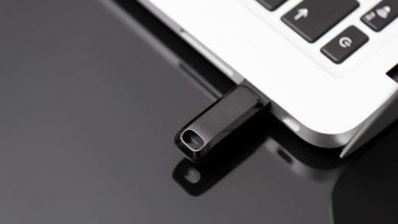 Chiavetta USB attenzione