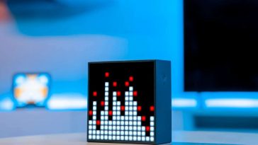 Uno speaker con schermo a led e disegno