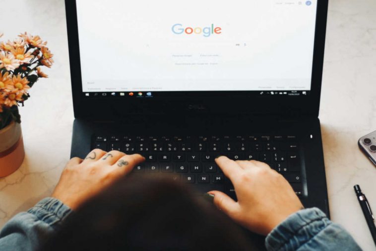 Laptop e Google