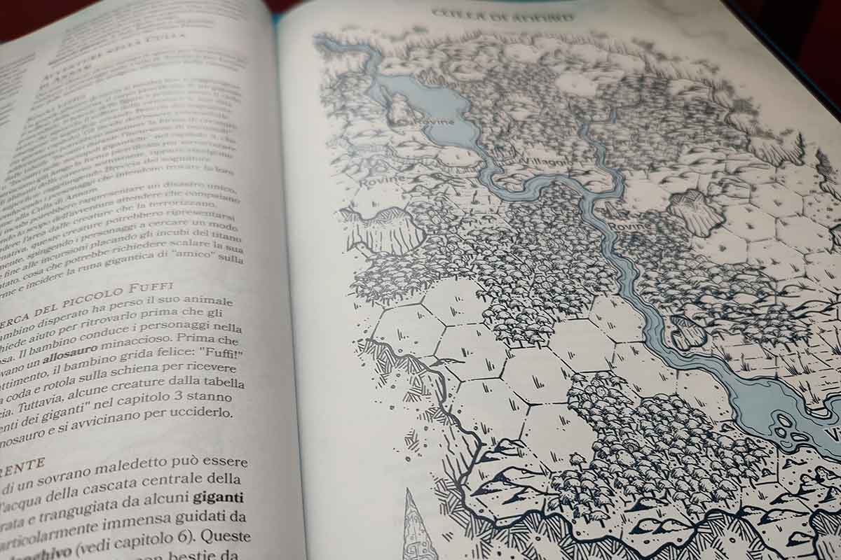 Foto dal manuale con la mappa della Culla di Annam a destra.