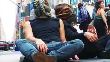 Attacco alien per strada