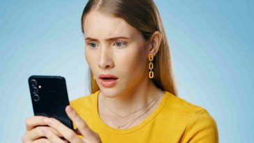 donna smartphone pericolo