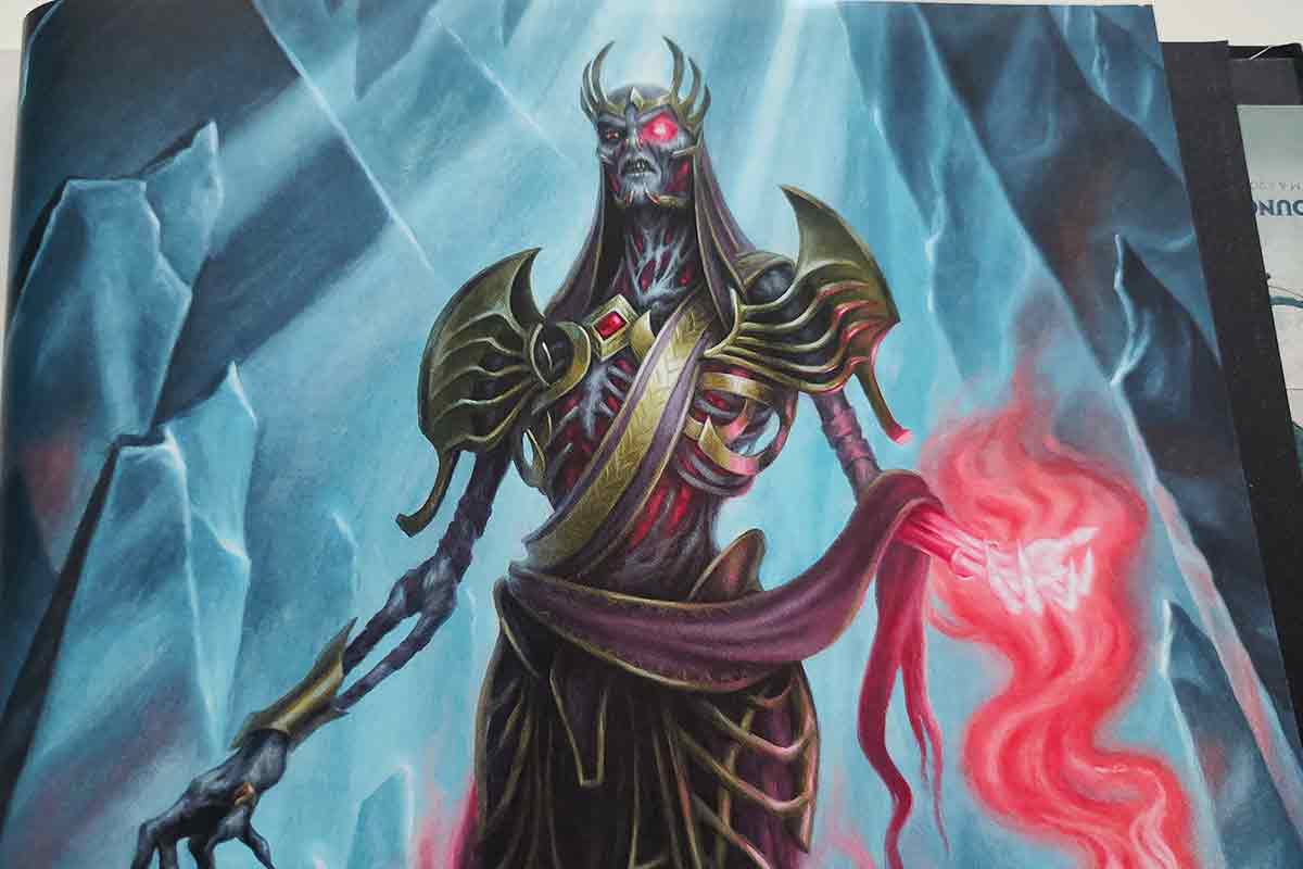 Vecna nella suo corpo da archilich guarda con sufficienza verso la prospettiva