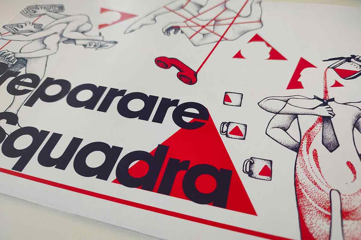 Una copertina astratta di un capitolo che si chiaam "Preparare la squadra" fatta in bianco e lievi tonalità grigie, ma con delle note rosse che spiccano nei dettagli