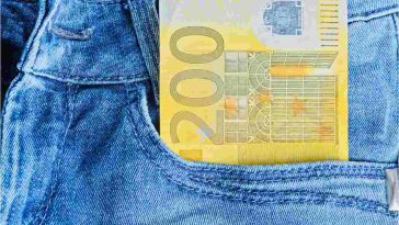 Duecento euro in tasca