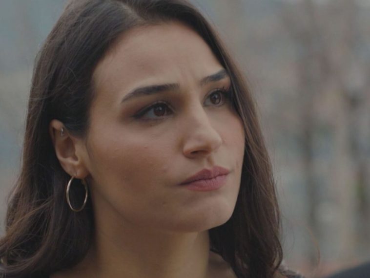 Yesim di Tradimento, interpretata da Asena Girisken