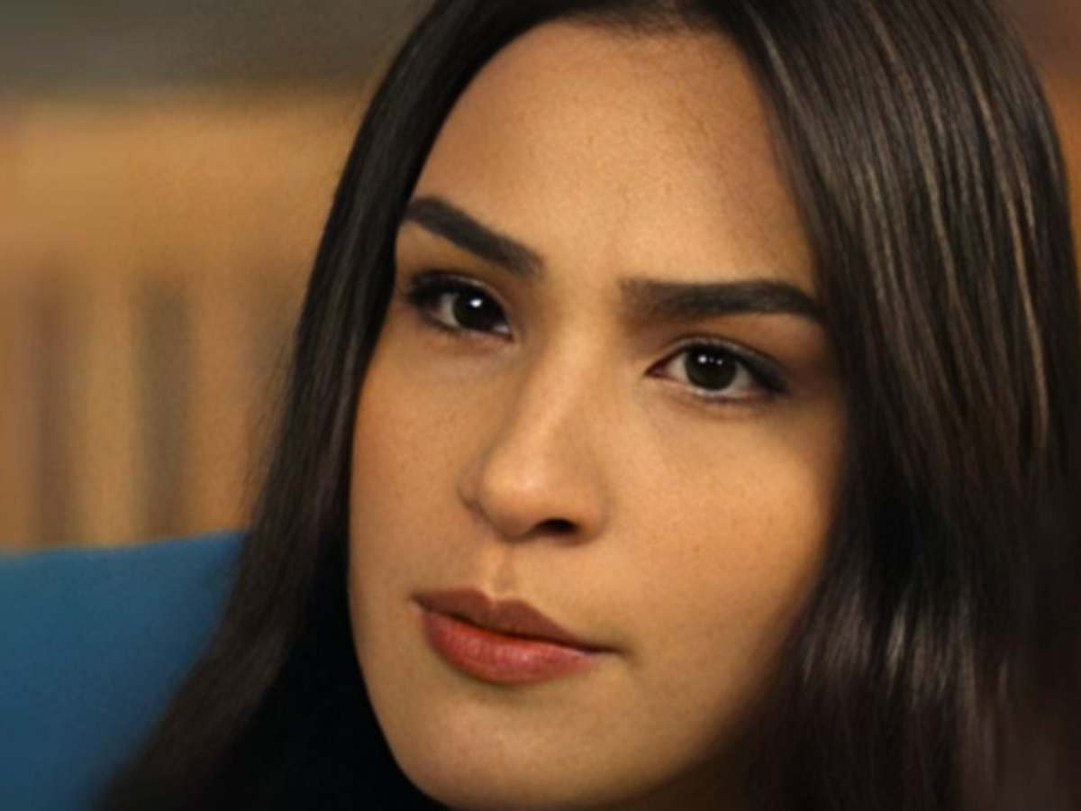 Primo piano di Yesim, personaggio di Tradimento