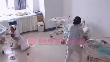 infermiere che rimangono al proprio posto durante il terremoto con le cullette