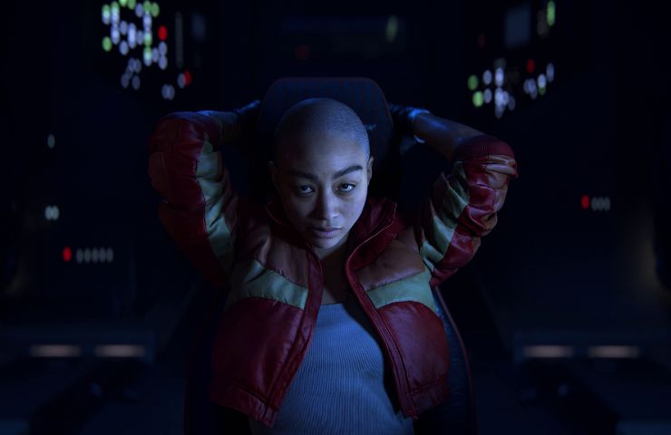 Protagonista di Intergalactic in una scena del trailer d'annuncio con le braccia dietro la testa