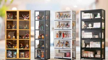 Quattro vetrine su sfondo sfocato