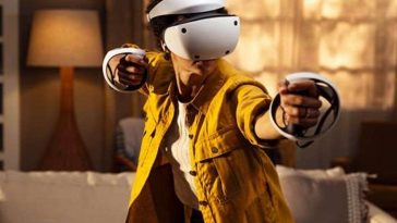 persona gioco con indosso il visore PS VR 2