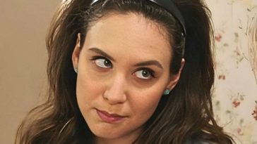 Primo piano di Agata, personaggio de Il Paradiso delle Signore