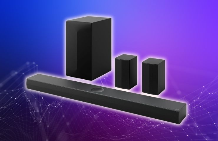 soundbar LG con casse su sfondo viola