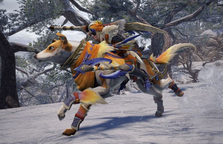screenshot di Monster Hunter Rise dove un cacciatore sta cavalcando un lupo gigante in una foresta innevata